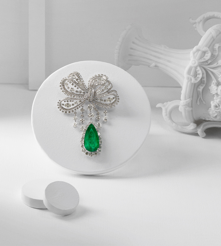 TASAWUR EMERALD AND DIAMOND BROOCH